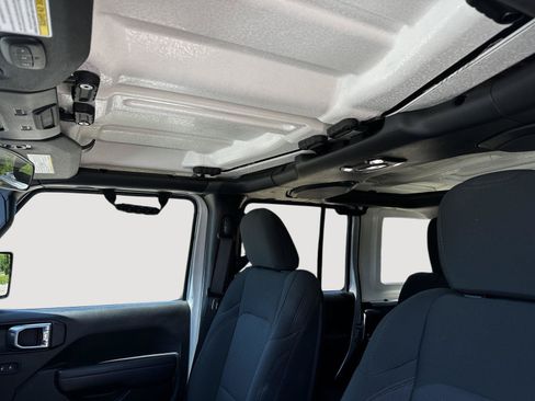 Used 2022 Jeep Wrangler Unlimited Sport AWD/4WD image 19