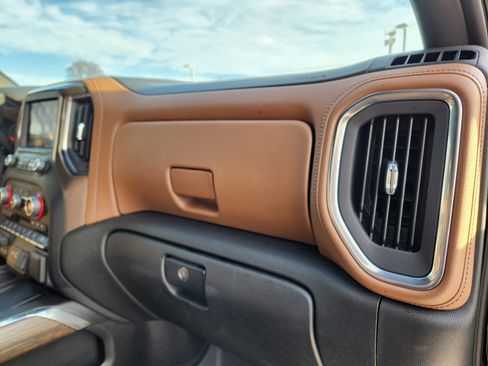 Used 2022 Chevrolet Silverado 2500 High Country w/ Technology Package image 17