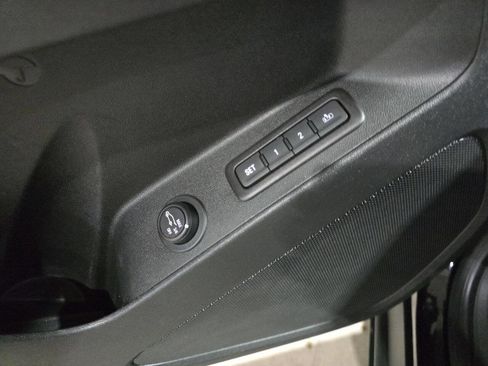 Used 2020 Chevrolet Equinox LT w/ Midnight Edition image 42