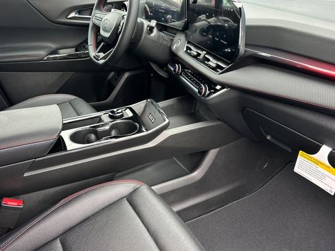 New 2026 Chevrolet Equinox RS w/ LPO, Floor Liner Package image 16