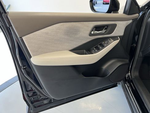 Used 2023 Nissan Rogue SV image 26