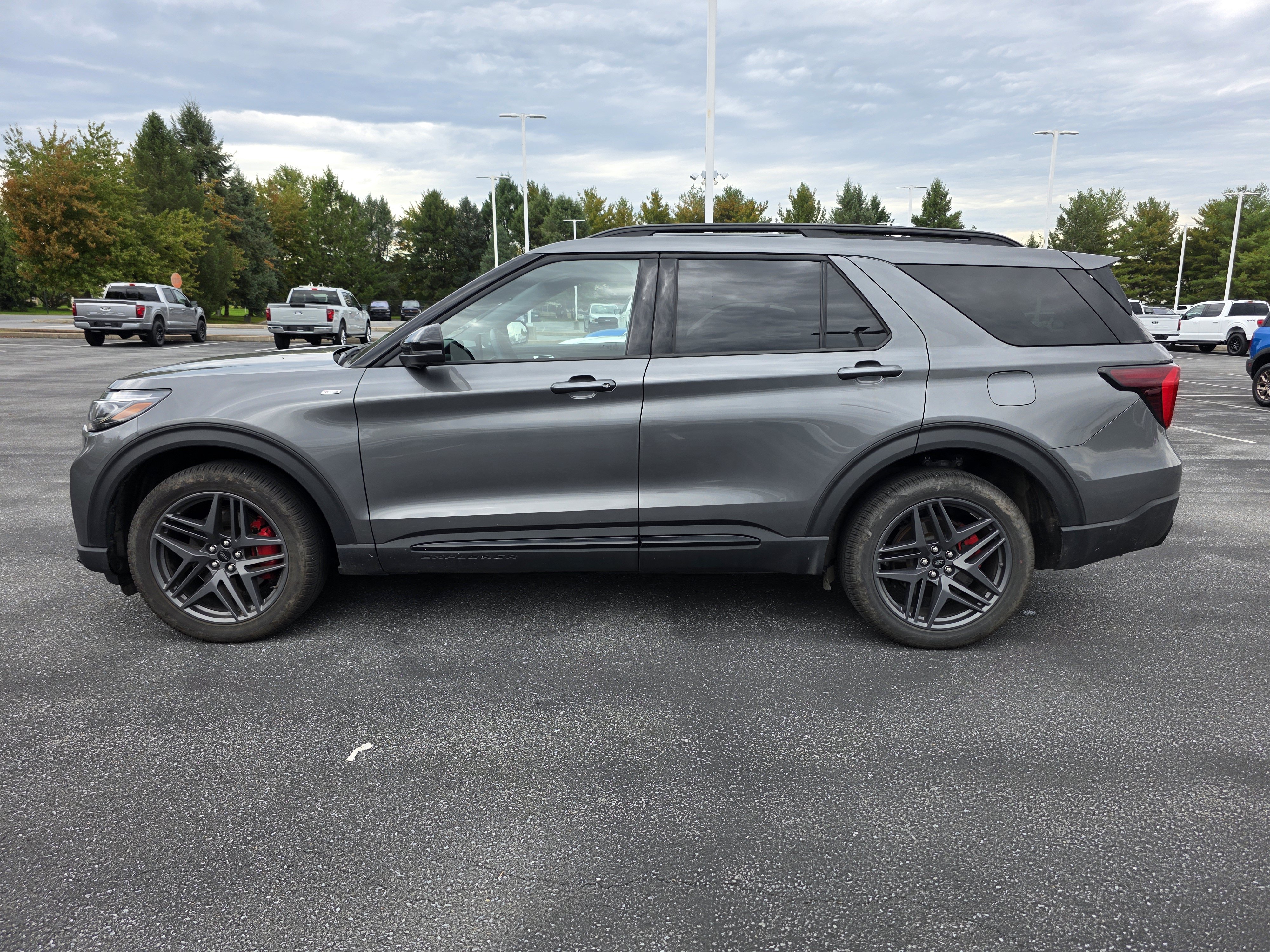 Used 2025 Ford Explorer ST-Line w/ Premium Package AWD/4WD image 2
