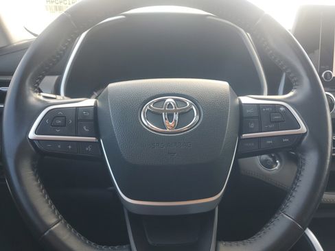 Used 2023 Toyota Highlander XLE FWD image 23