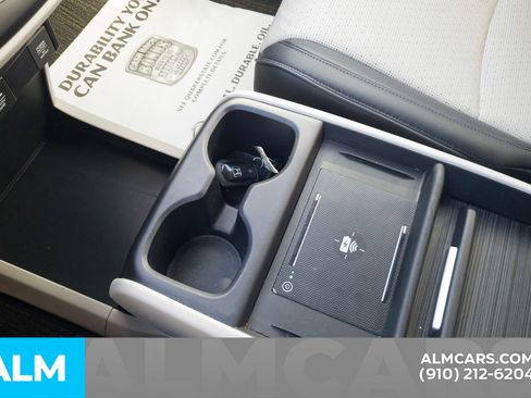 Used 2025 Honda Odyssey Elite image 32