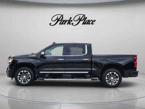 Used 2025 Chevrolet Silverado 1500 High Country w/ Technology Package AWD/4WD image 2