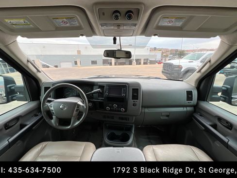 Used 2018 Nissan NV 3500 SL image 9