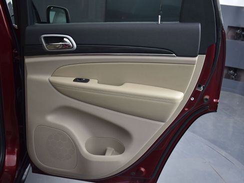 Used 2021 Jeep Grand Cherokee Limited image 28