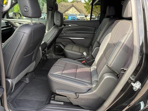 Used 2025 Chevrolet Traverse High Country FWD image 20