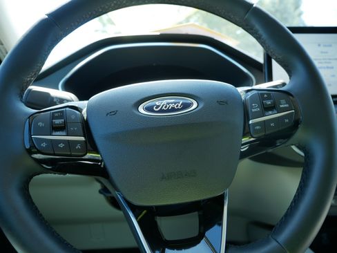 Used 2023 Ford Escape Platinum AWD/4WD image 25