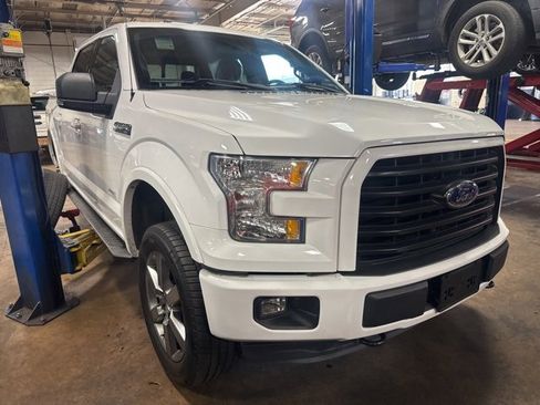 Used 2015 Ford F150 XLT w/ Equipment Group 302A Luxury image 3