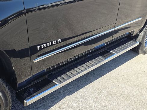 Used 2019 Chevrolet Tahoe LT w/ LT Signature Package image 14