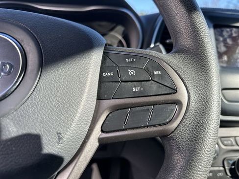 Used 2020 Jeep Cherokee Latitude image 19