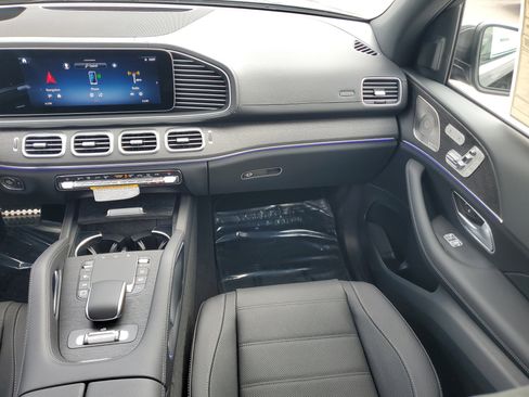 New 2026 Mercedes-Benz GLS 580 4MATIC image 17