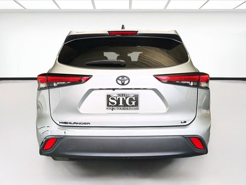 Used 2023 Toyota Highlander LE FWD image 5
