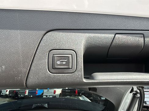 Certified 2025 Buick Envision Avenir image 33