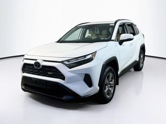 Used 2023 Toyota RAV4 XLE AWD/4WD image 3