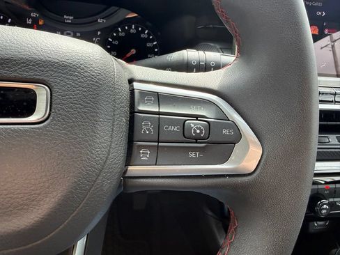 Used 2025 Jeep Compass Trailhawk AWD/4WD image 30
