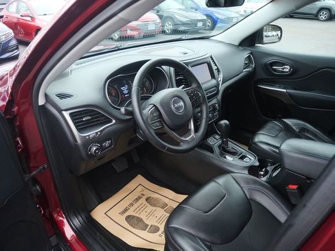 Used 2019 Jeep Cherokee Latitude Plus image 9