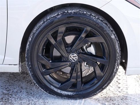 Certified 2025 Volkswagen Jetta SE image 9