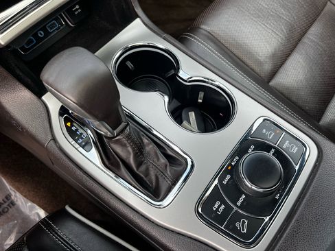 Used 2019 Jeep Grand Cherokee Overland image 15