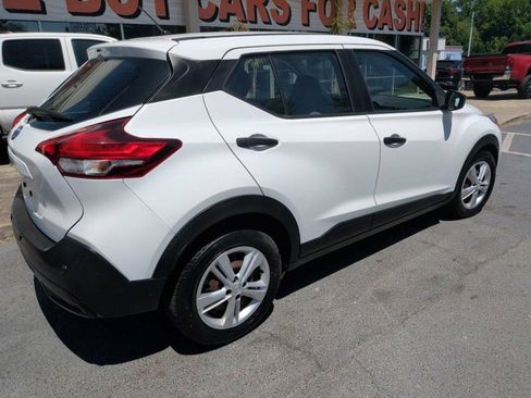 Used 2020 Nissan Kicks S FWD image 4