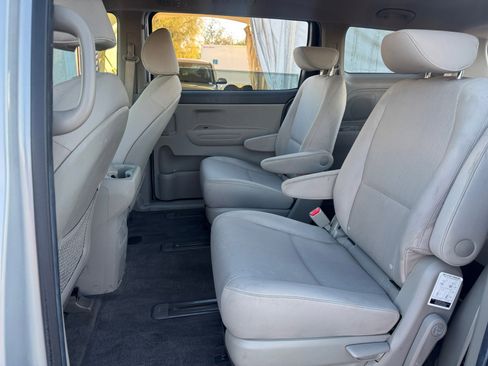 Used 2019 Kia Sedona L image 17
