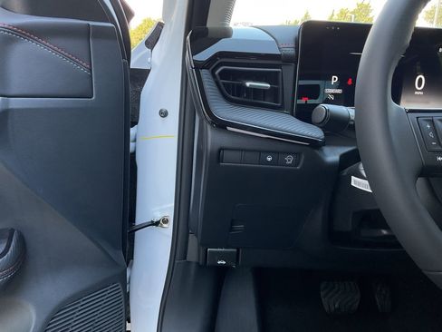 New 2025 Nissan Kicks SR image 24