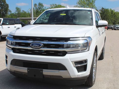 Used 2024 Ford Expedition Limited image 4