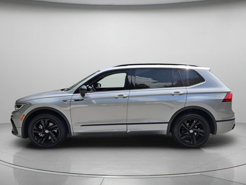 Used 2023 Volkswagen Tiguan SE R-Line FWD image 2