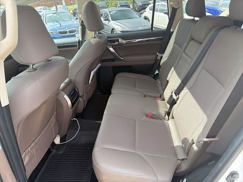 Used 2022 Lexus GX 460 Premium w/ Premium Package AWD/4WD image 17