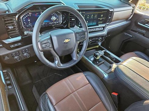 Used 2024 Chevrolet Silverado 1500 High Country w/ High Country Premium Package image 9