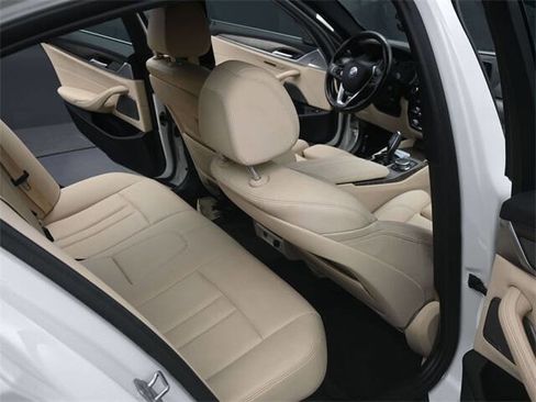 Used 2019 BMW 530e xDrive w/ Convenience Package image 23