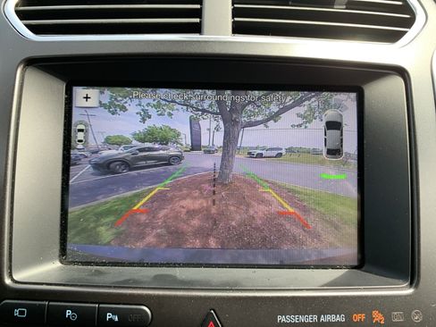 Used 2017 Ford Explorer Platinum image 25