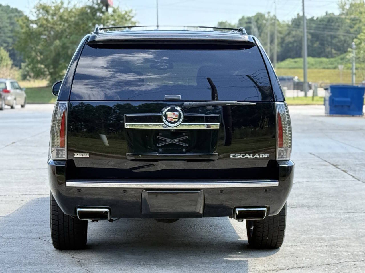 Used 2012 Cadillac Escalade Premium RWD image 5