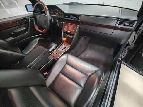Used 1995 Mercedes-Benz E 320 Convertible image 17