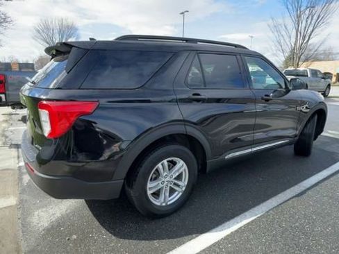 Used 2023 Ford Explorer XLT w/ Equipment Group 202A AWD/4WD image 2