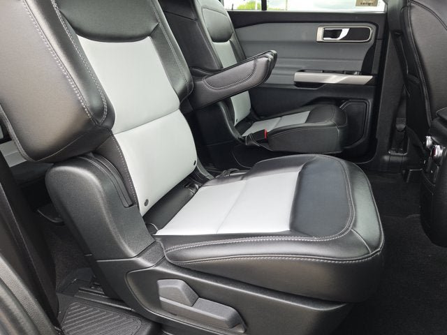 Used 2024 Ford Explorer XLT w/ Equipment Group 202A AWD/4WD image 8