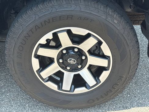 Used 2018 Toyota 4Runner SR5 Premium RWD image 19