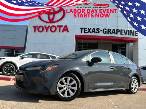 Used 2025 Toyota Corolla LE FWD image 1