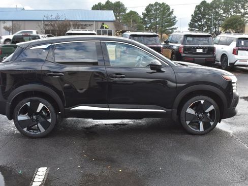 New 2026 Nissan Kicks SR w/ SR Premium Package AWD/4WD image 4