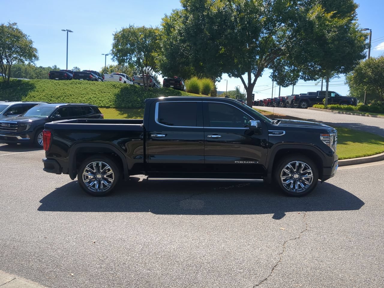 Used 2024 GMC Sierra 1500 Denali w/ Denali Reserve Package AWD/4WD image 9