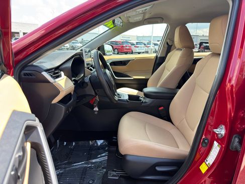 Used 2025 Toyota RAV4 LE FWD image 12
