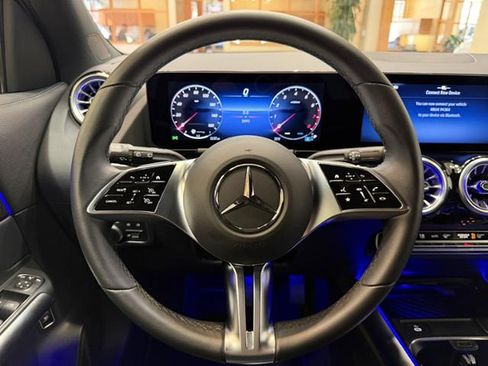 Used 2025 Mercedes-Benz GLA 250 image 12