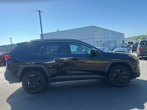 Used 2020 Toyota RAV4 LE AWD/4WD image 8