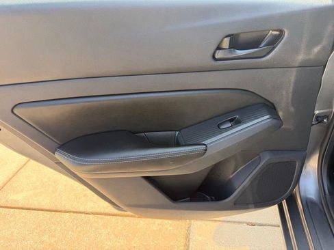 Used 2025 Nissan Altima 2.5 SV FWD image 12