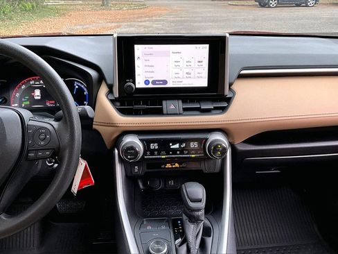 Used 2023 Toyota RAV4 LE image 9