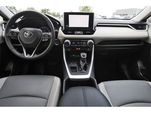 Used 2023 Toyota RAV4 XLE Premium image 12