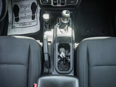 Used 2022 Jeep Wrangler Unlimited Sport AWD/4WD image 16