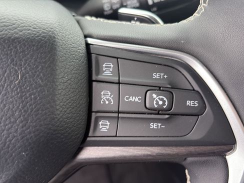 Used 2024 Jeep Grand Cherokee L Limited w/ Luxury Tech Group II image 29