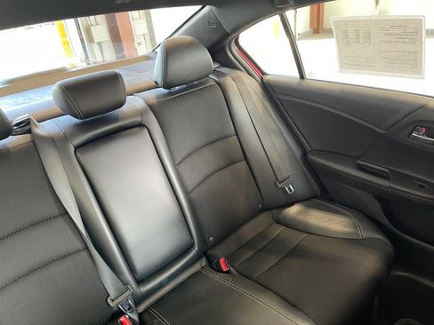 Used 2017 Honda Accord Sport image 14